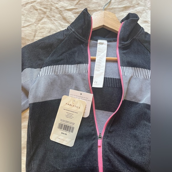 Fabletics Tory Cropped Seamless Jacket - Picture 5 of 6